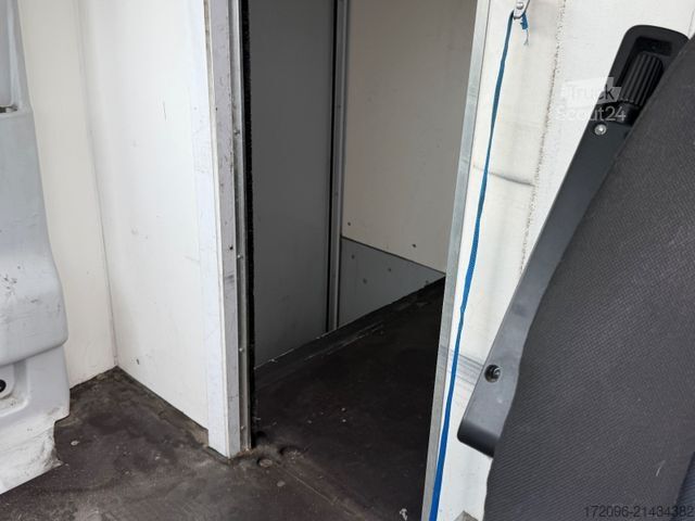 Vrachtwagen met bakwagen IVECO Daily 70c18 HiMatic Luft, Euro6, Lbw. Koffer