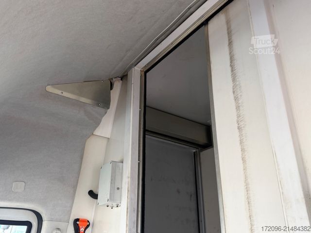 Vrachtwagen met bakwagen IVECO Daily 70c18 HiMatic Luft, Euro6, Lbw. Koffer