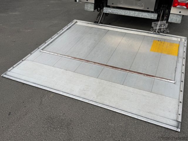 Vrachtwagen met bakwagen IVECO Daily 70c18 HiMatic Luft, Euro6, Lbw. Koffer