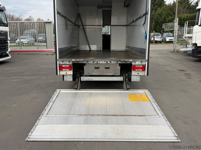 Vrachtwagen met bakwagen IVECO Daily 70c18 HiMatic Luft, Euro6, Lbw. Koffer