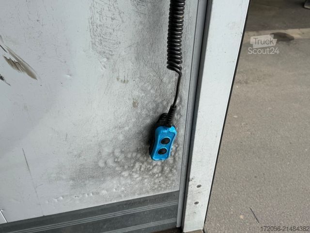 Vrachtwagen met bakwagen IVECO Daily 70c18 HiMatic Luft, Euro6, Lbw. Koffer