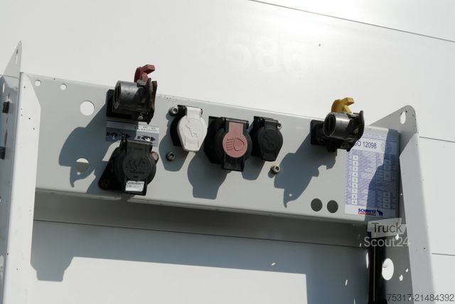 Напівпричіп-фургон SCHMITZ CARGOBULL SKO 24/DOPPELSTOCK / 2700 mm / 196 tsd km 3 x