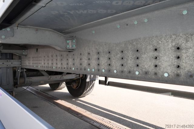 Напівпричіп-фургон SCHMITZ CARGOBULL SKO 24/DOPPELSTOCK / 2700 mm / 196 tsd km 3 x