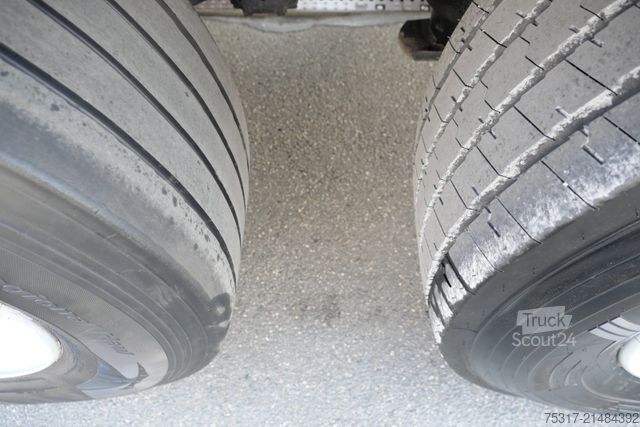 Напівпричіп-фургон SCHMITZ CARGOBULL SKO 24/DOPPELSTOCK / 2700 mm / 196 tsd km 3 x