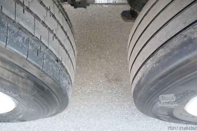 Напівпричіп-фургон SCHMITZ CARGOBULL SKO 24/DOPPELSTOCK / 2700 mm / 196 tsd km 3 x