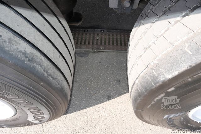 Напівпричіп-фургон SCHMITZ CARGOBULL SKO 24/DOPPELSTOCK / 2700 mm / 196 tsd km 3 x