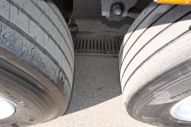 Напівпричіп-фургон SCHMITZ CARGOBULL SKO 24/DOPPELSTOCK / 2700 mm / 196 tsd km 3 x