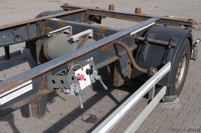 Priklopnik z menjalnim šasijem SCHMITZ CARGOBULL AWF 18 BDF Wechselfahrgestell SAF-Achsen