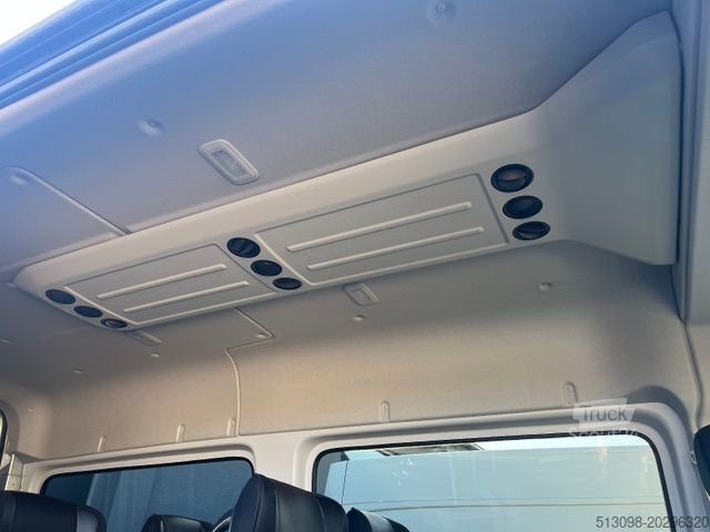 حافلة صغيرة VOLKSWAGEN CRAFTER 9 SITZER KLIMAA. NAVI 177 PS 1.HAND