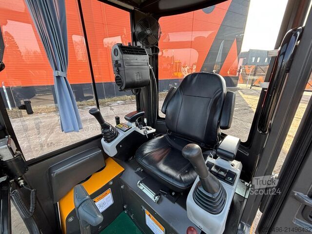 Mini ekskavatoru  Multiloader EC18 2 BUCKETS / TILT
