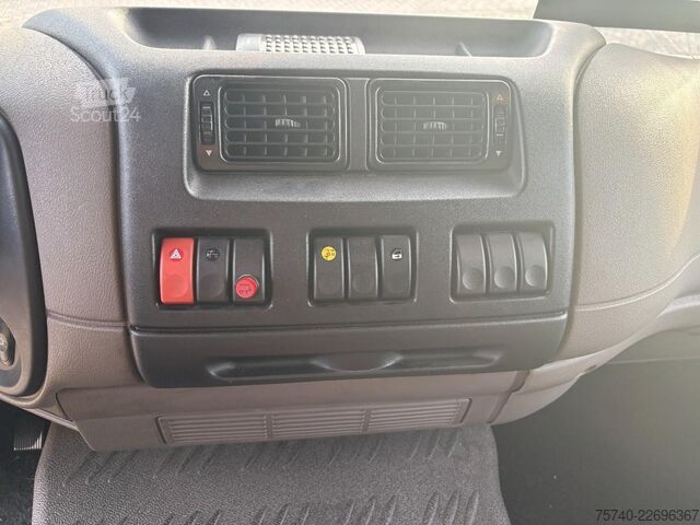Bőrönd DAF LF 45.180 + euro 5 + 12ton + 5.58m box + lift