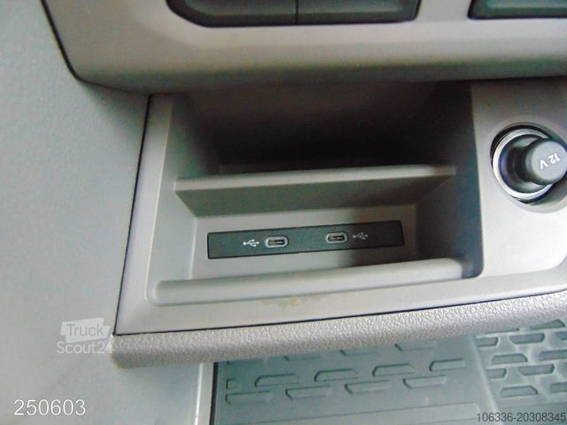 Ван с висока покривка VOLKSWAGEN Crafter 2.0 TDI 4Motion AUTOM.-AHK-BOTT-KAMERA