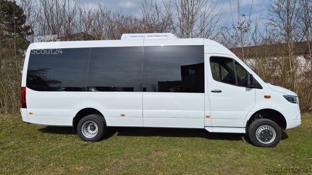 Kleinbus MERCEDES-BENZ 519  Allrad 4 x 4 Lagerfahrzeug Stock 20 Sitzer