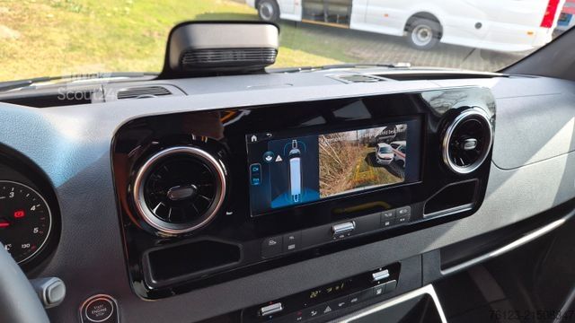 Kleinbus MERCEDES-BENZ 519  Allrad 4 x 4 Lagerfahrzeug Stock 20 Sitzer