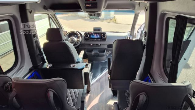 Kleinbus MERCEDES-BENZ 519  Allrad 4 x 4 Lagerfahrzeug Stock 20 Sitzer