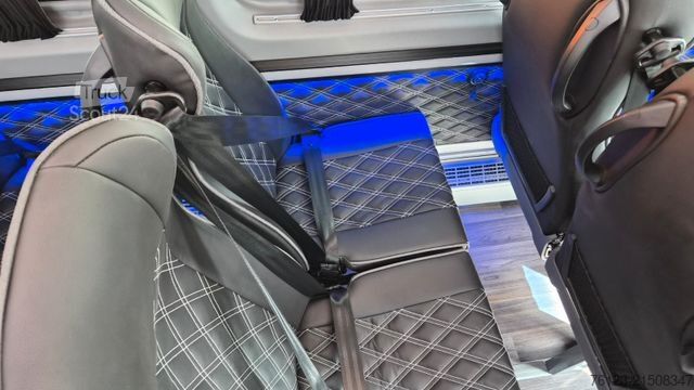 Kleinbus MERCEDES-BENZ 519  Allrad 4 x 4 Lagerfahrzeug Stock 20 Sitzer