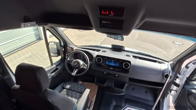 Kleinbus MERCEDES-BENZ 519  Allrad 4 x 4 Lagerfahrzeug Stock 20 Sitzer