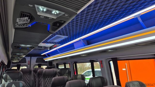 Kleinbus MERCEDES-BENZ 519  Allrad 4 x 4 Lagerfahrzeug Stock 20 Sitzer