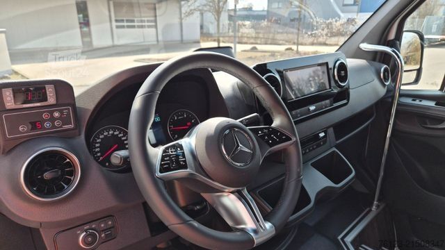 Kleinbus MERCEDES-BENZ 519  Allrad 4 x 4 Lagerfahrzeug Stock 20 Sitzer