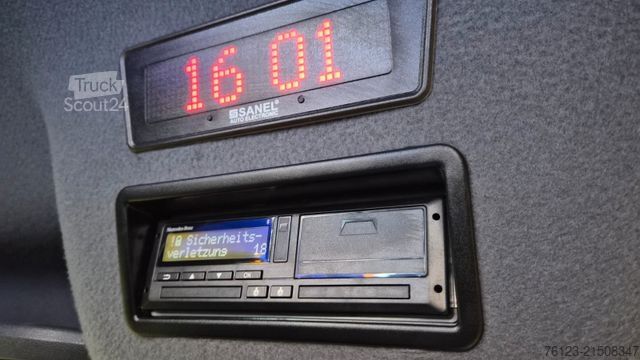 Kleinbus MERCEDES-BENZ 519  Allrad 4 x 4 Lagerfahrzeug Stock 20 Sitzer