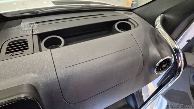 Kleinbus MERCEDES-BENZ 519  Allrad 4 x 4 Lagerfahrzeug Stock 20 Sitzer