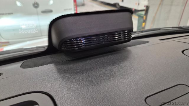 Kleinbus MERCEDES-BENZ 519  Allrad 4 x 4 Lagerfahrzeug Stock 20 Sitzer