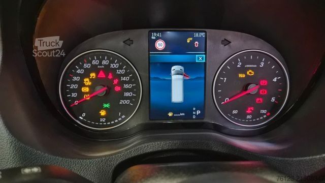 Kleinbus MERCEDES-BENZ 519  Allrad 4 x 4 Lagerfahrzeug Stock 20 Sitzer