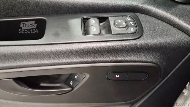 Kleinbus MERCEDES-BENZ 519  Allrad 4 x 4 Lagerfahrzeug Stock 20 Sitzer