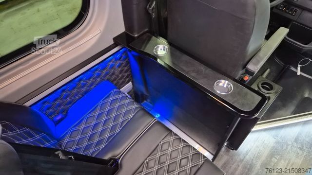 Kleinbus MERCEDES-BENZ 519  Allrad 4 x 4 Lagerfahrzeug Stock 20 Sitzer