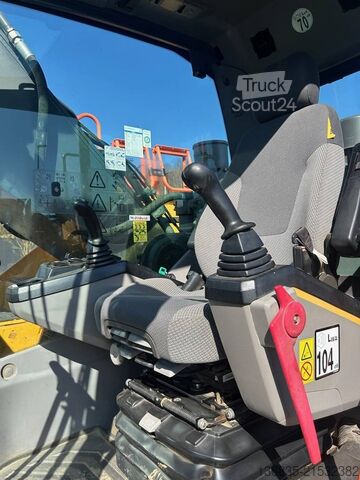 Goseniški bager Volvo EC 300 E