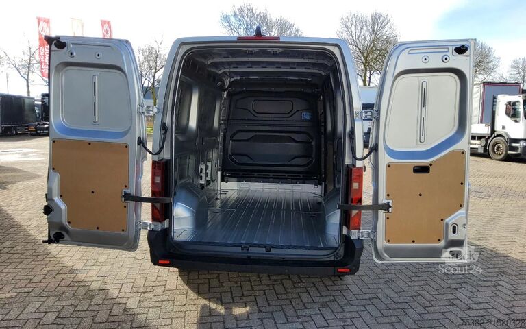 Panelvan Renault Master 170.35  EURO 6  L2H2 GESLOTEN GRIJS META...