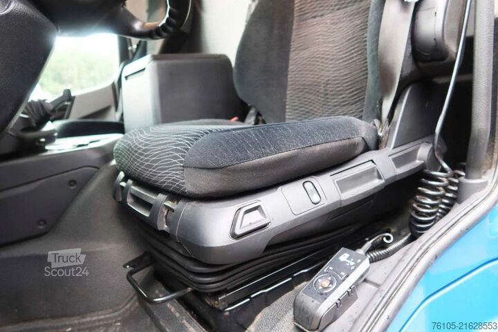 Koffer Mercedes-Benz Antos 1924L Huif + Klep Dhollandia 2000 KG Euro 6