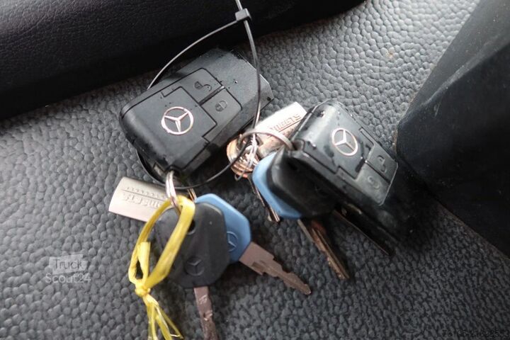 Koffer Mercedes-Benz Antos 1924L Huif + Klep Dhollandia 2000 KG Euro 6