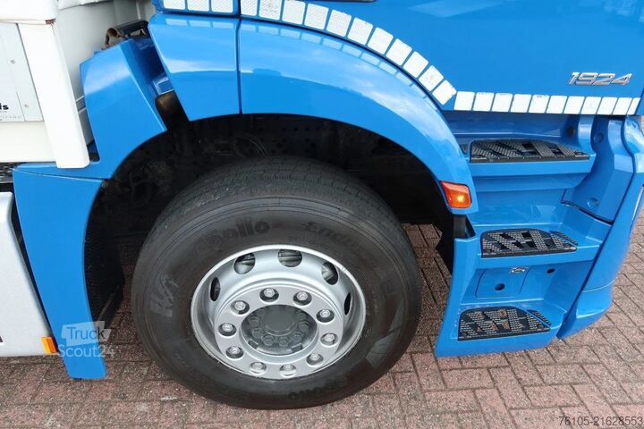 Koffer Mercedes-Benz Antos 1924L Huif + Klep Dhollandia 2000 KG Euro 6