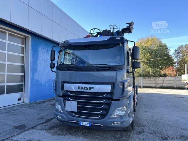 Camion scarrabile con gru DAF CF 480