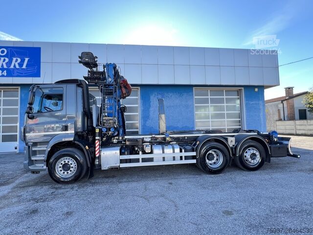 Camion scarrabile con gru DAF CF 480
