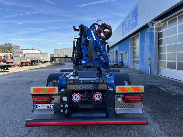 Camion scarrabile con gru DAF CF 480