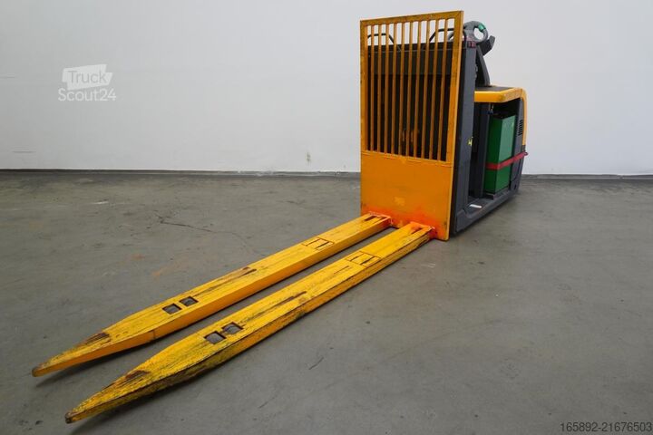 Carrello commissionatore ad alto livello Jungheinrich ECE320SH