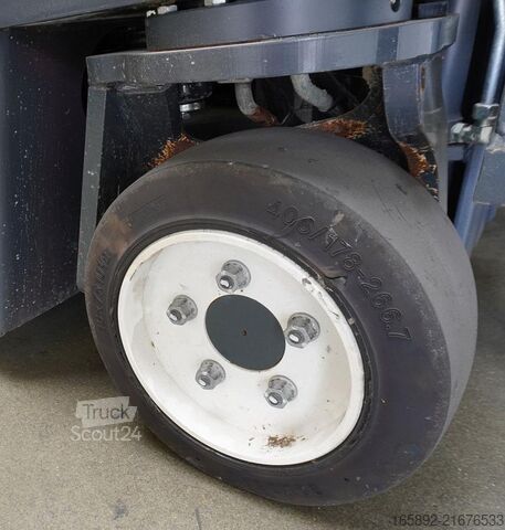 Stivuitor cu patru direcții Combilift CB2500LPG