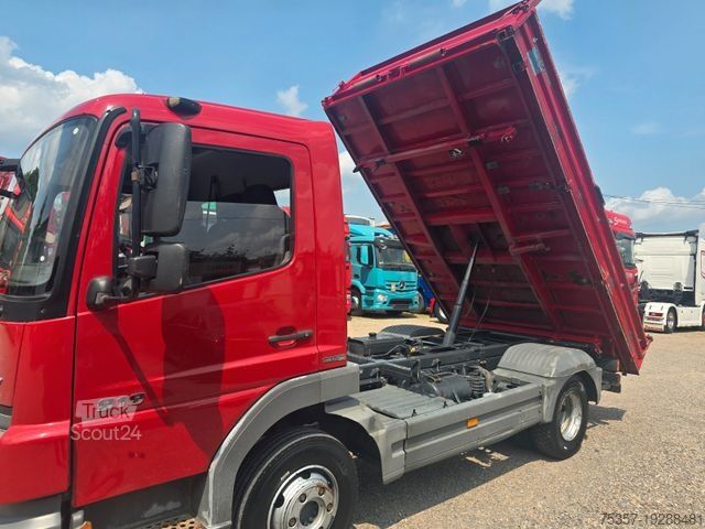 Benne tri-benne MERCEDES-BENZ 818  Dreiseitenkipper.