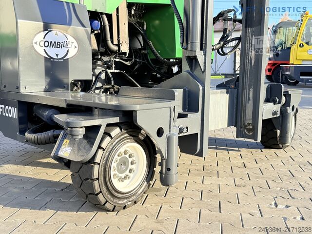 Carretilla retráctil de 4 vías Combilift C4000 GAS TRIPLEX 6900 FREE-LIFT CABIN