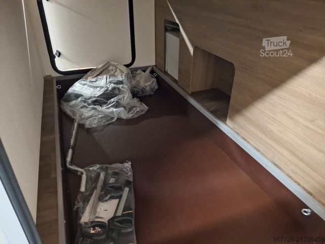 Puoliksi integroitu matkailuauto CARADO T 338s Automatik / 5Sitz und Schlafplätze /..