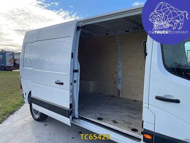 Furgoneta con caja Renault Master L3H2