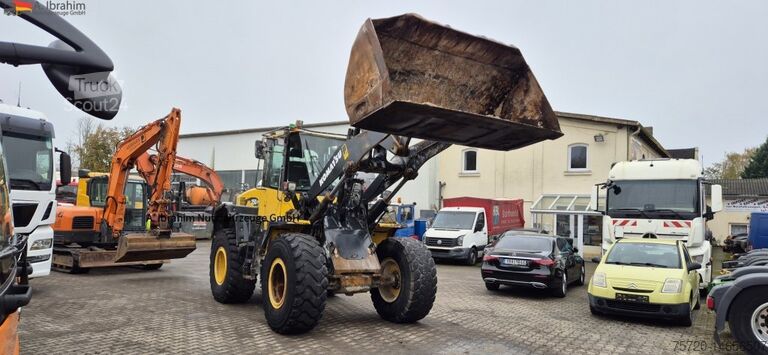 Wiellader Komatsu WA 250 P7-6 | Klima | Schaufel | 14t | Unterlagen vorhanden
