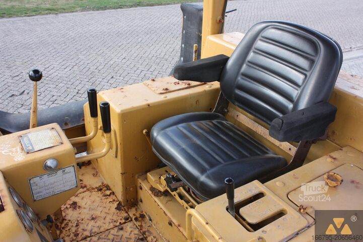 Cauruļu slānis Caterpillar D6E Pipe carrier