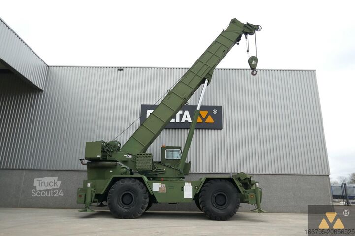 Grua para terrenos acidentados Grove RT875 Ex-army