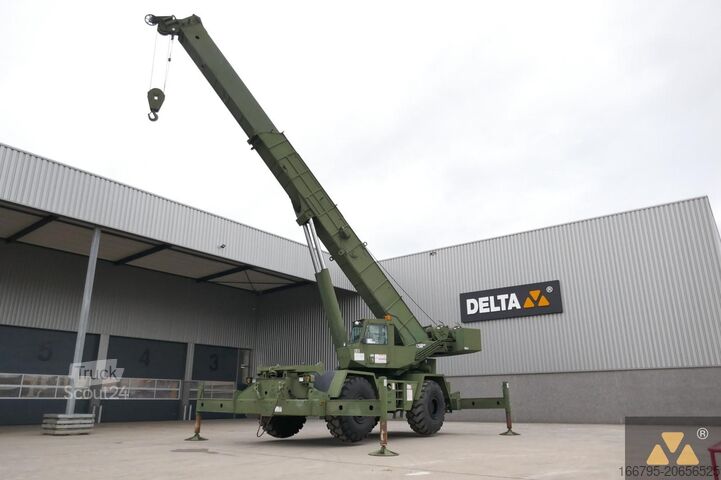 Grua para terrenos acidentados Grove RT875 Ex-army