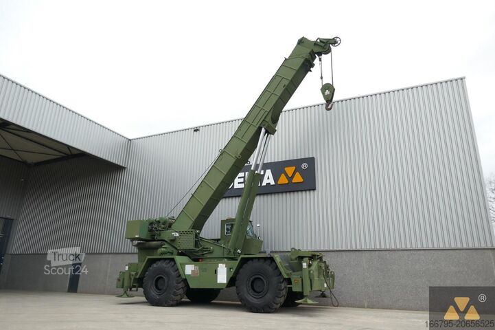 Grua para terrenos acidentados Grove RT875 Ex-army
