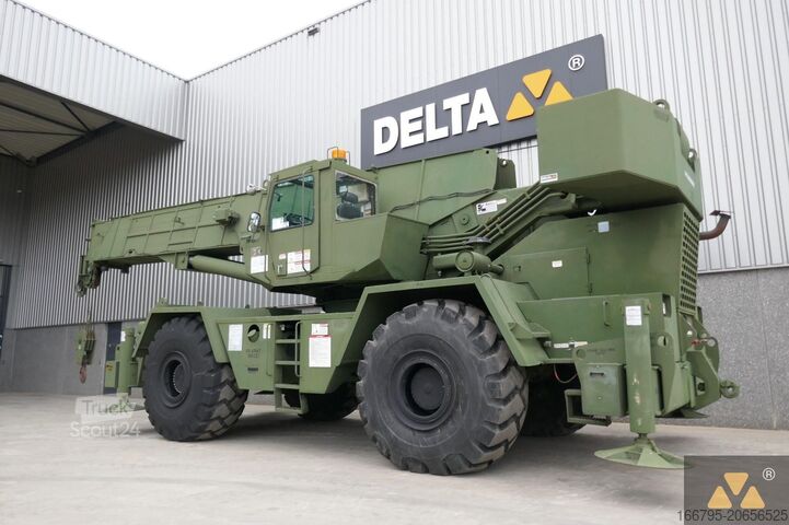 Grua para terrenos acidentados Grove RT875 Ex-army