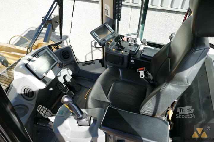 колёсный погрузчик Caterpillar 980M